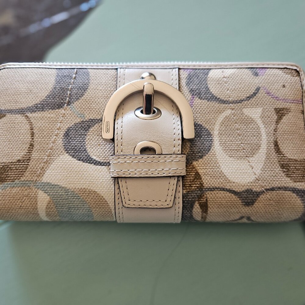 Coach wallet, pastel colors, just like new